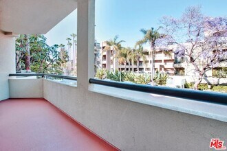 1421 Ambassador St-Unit -203 in Los Angeles, CA - Building Photo - Building Photo