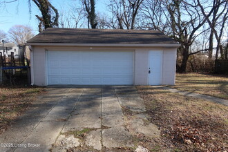 5413 Earlann Dr in Louisville, KY - Building Photo - Building Photo