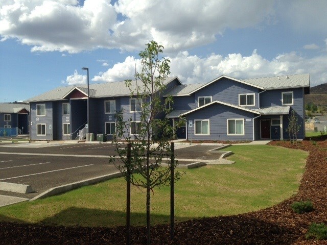 906 Shumway Rd in Omak, WA - Building Photo - Building Photo