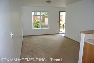 12008 SE Pine St-Unit -1-8 in Portland, OR - Building Photo - Building Photo