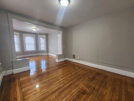 121 Greenwood St, Unit 2 in New Haven, CT - Building Photo