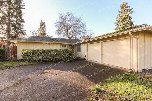 14210 SW Rochester Dr in Beaverton, OR - Building Photo - Building Photo