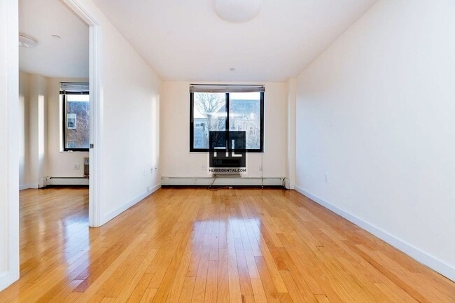 924 Metropolitan Ave