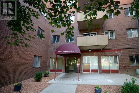 1030-1030 Pearson Dr in Oakville, ON - Building Photo - Building Photo