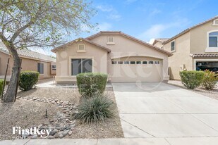 557 E Jeanne Ln in San Tan Valley, AZ - Building Photo