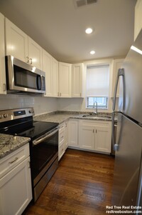 2022 Commonwealth Ave, Unit 1 in Boston, MA - Building Photo - Building Photo