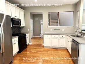 2046 Beaumont Ln in Dunwoody, GA - Building Photo - Building Photo