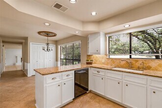 9006 Balcones Club Dr in Austin, TX - Building Photo - Building Photo