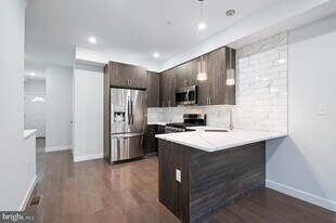 2249 N Franklin St in Philadelphia, PA - Building Photo