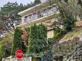 801 SW Broadway Dr in Portland, OR - Building Photo