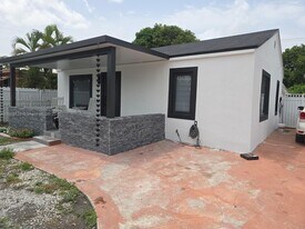 879 E 28th St in Hialeah, FL - Building Photo