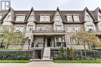 320 John St. in Markham, ON - Building Photo - Building Photo