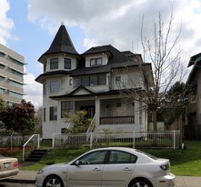 1004 W 11th Ave in Vancouver, BC - Building Photo