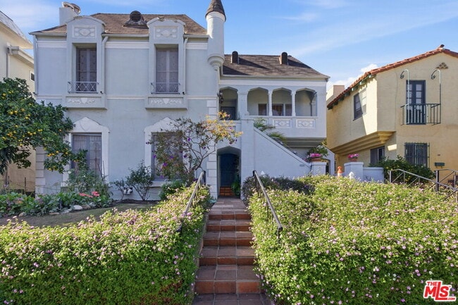 property at 307 S Doheny Dr