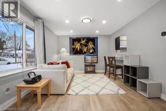 102 Kribs St in Cambridge, ON - Building Photo - Building Photo