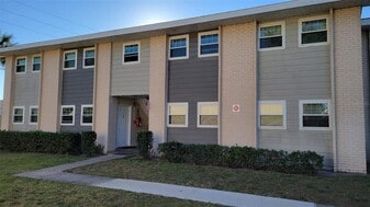 826 Sky Lake Cir, Unit D in Orlando, FL - Building Photo