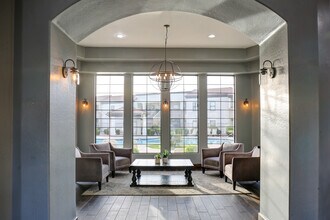 San Martin Apartments in Glendale, AZ - Building Photo - Building Photo