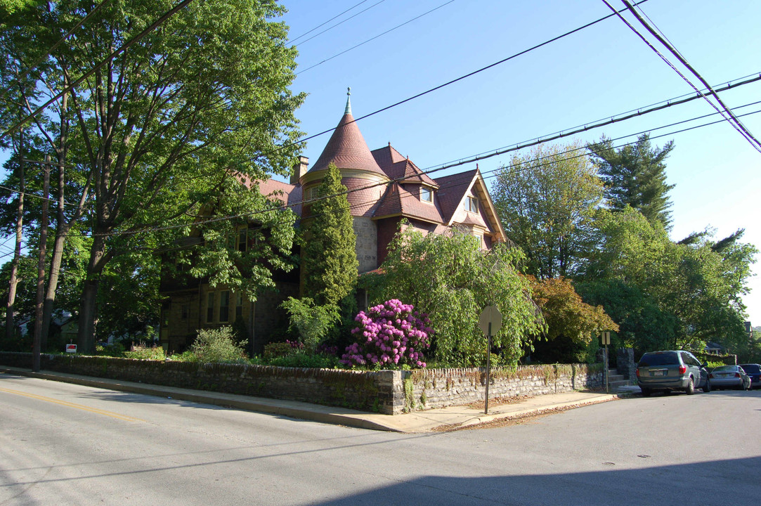 31 Hewett Rd in Wyncote, PA - Building Photo