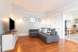 321 S Orange Ave in Santa Ana, CA - Building Photo - Building Photo