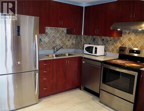 6720 Glen Erin Dr in Mississauga, ON - Building Photo - Building Photo