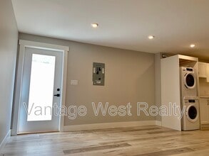 1310-1310 Mine Hill Dr in Kelowna, BC - Building Photo - Building Photo