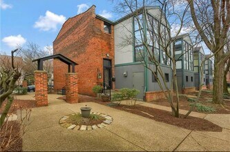 1724 Wharton St in Pittsburgh, PA - Building Photo - Building Photo