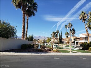 8700 Captains Pl in Las Vegas, NV - Building Photo - Building Photo