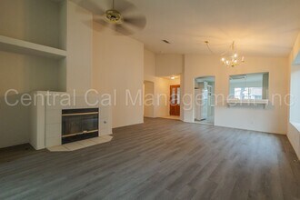 2911 Colville Ave in Bakersfield, CA - Foto de edificio - Building Photo