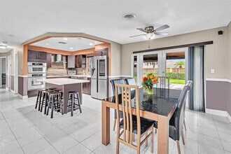6960 SW 15th St in Pembroke Pines, FL - Foto de edificio - Building Photo