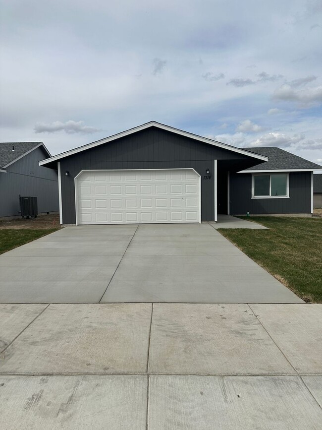 1314 W Polo Rdg in Moses Lake, WA - Building Photo - Building Photo