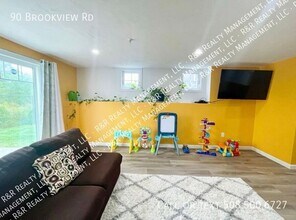 90 Brookview Rd in Franklin, MA - Building Photo - Building Photo