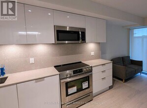 25 Richmond St E in Toronto, ON - Building Photo - Building Photo