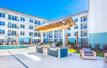 Atlantic on the Boulevard in North Charleston, SC - Foto de edificio - Building Photo