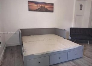 635 SW 16th Ave in Miami, FL - Foto de edificio - Building Photo