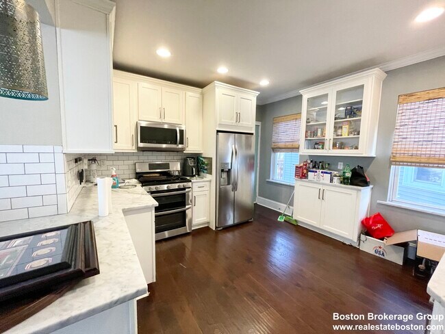 8 Taft St, Unit #2A in Boston, MA - Building Photo - Building Photo