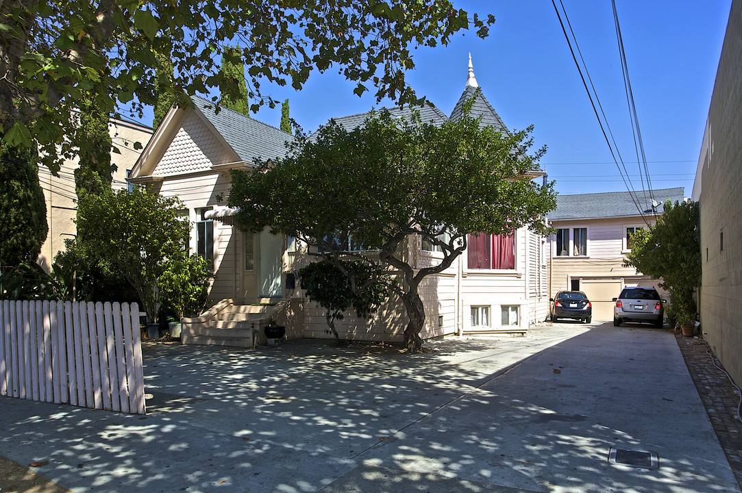 123 S Claremont St in San Mateo, CA - Building Photo