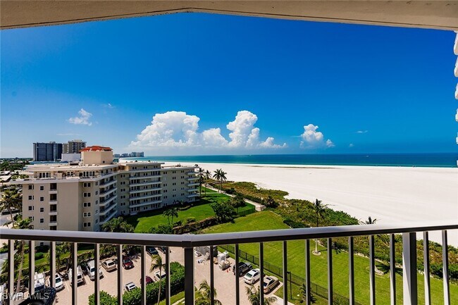 260 Seaview Ct in Marco Island, FL - Building Photo - Building Photo