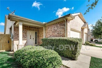 1237 Grand Central Pkwy in Fort Worth, TX - Building Photo - Building Photo