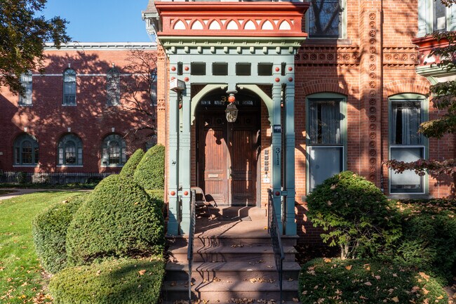 The Priory in New Haven, CT - Foto de edificio - Building Photo