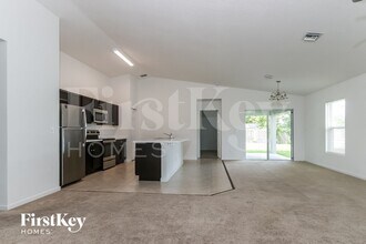 1750 SW Hampshire Ln in Port St. Lucie, FL - Building Photo - Building Photo