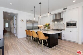 2435 Louella Ave in Los Angeles, CA - Building Photo - Building Photo