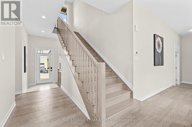 407 Euphoria Cres in Ottawa, ON - Building Photo - Building Photo