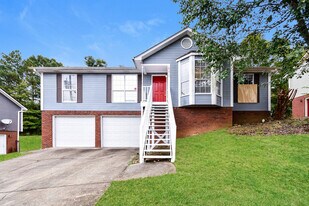 1917 Pebble Lake Cir in Birmingham, AL - Building Photo