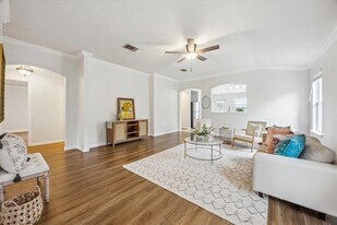 104 Lucky Clover Ln in Hutto, TX - Building Photo