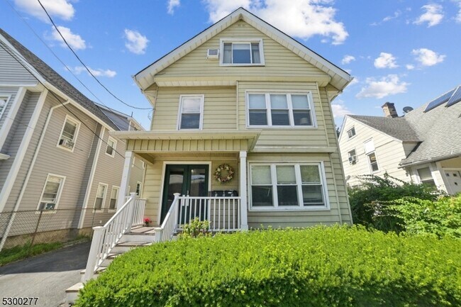 16 Henry St in Bloomfield, NJ - Building Photo - Building Photo