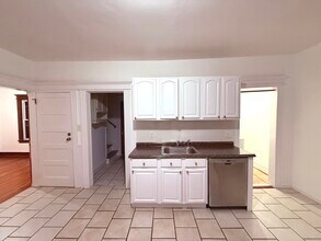 108 Long Hill Ave-Unit -108 in Shelton, CT - Building Photo - Building Photo