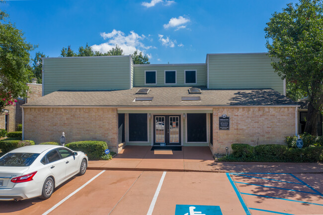 Emerald Cove Apartments in Houston, TX - Foto de edificio - Building Photo