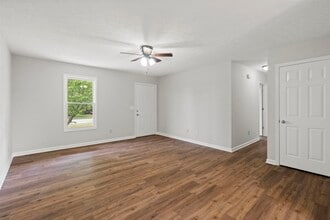 1204 Derek Dr in Franklin, KY - Building Photo - Building Photo