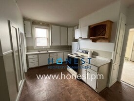 8 Lasalle St in Winslow, ME - Building Photo