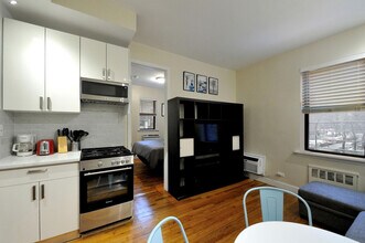 237 Sullivan St in New York, NY - Building Photo - Building Photo